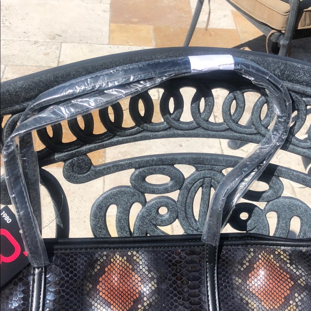 Python Snake Textured Embossed Tote & Pouchette-Boutique - Picture 3 of 10